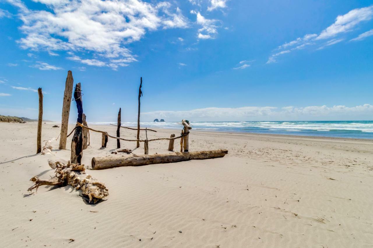 Villa Chris'S Oceanfront Getaway Rockaway Beach Exterior foto